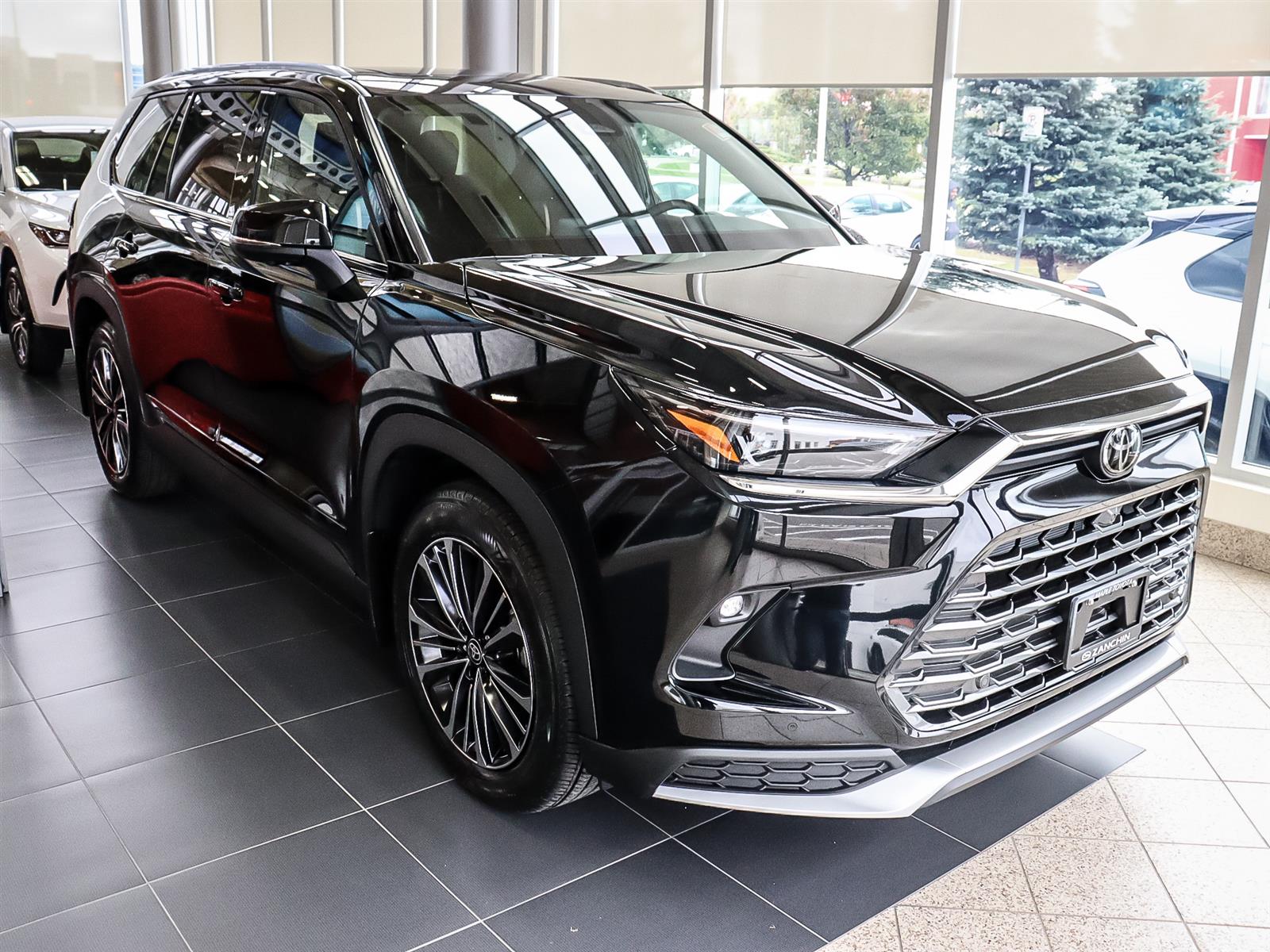 2024 Toyota Highlander in Vaughan, Ontario, 71,607